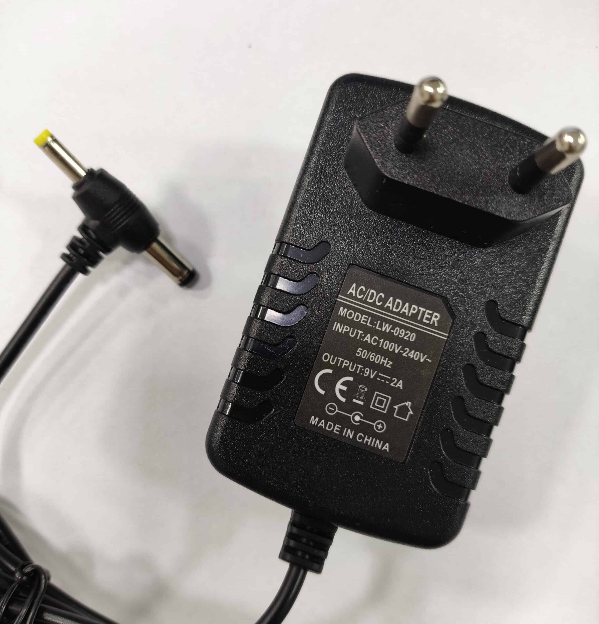 Fuente 9V 2A PIN DUAL Fuente 9V 2A PIN DUAL